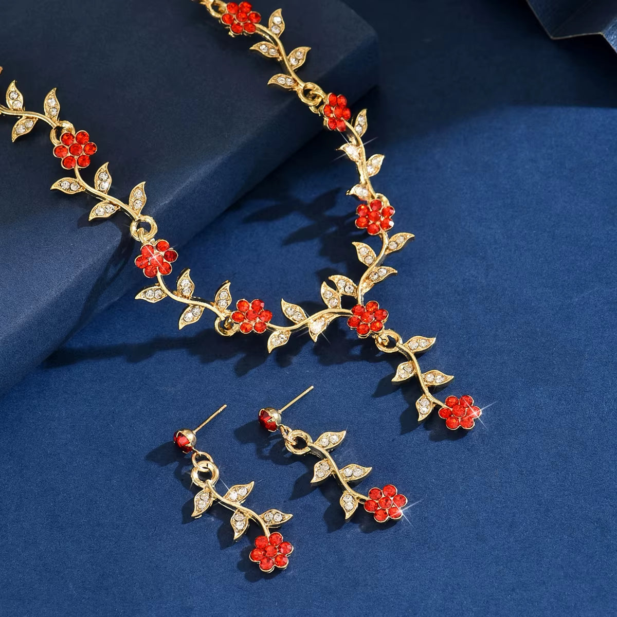 3-Piece Women's Fashion Floral Necklace and Earring Jewelry Set Ideal for Weddings, Parties, and Festival Gifts