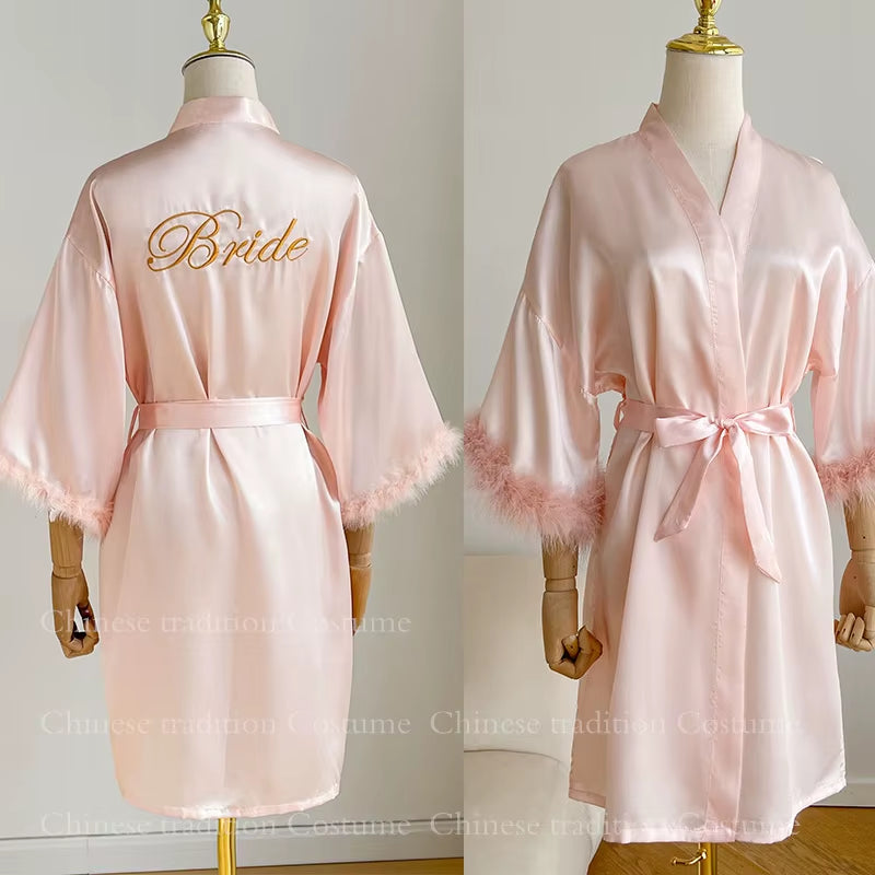 Elegant Satin Bridal Robe with Feather Accents for Women – Short Kimono Peignoir for Bridesmaids and Intimate Lingerie
