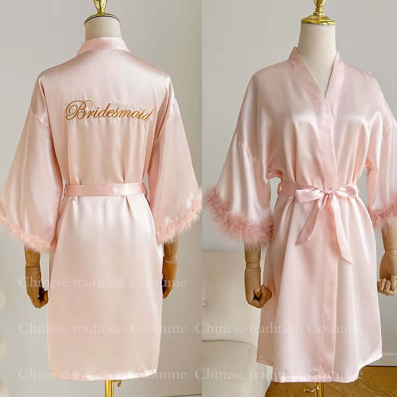 Elegant Satin Bridal Robe with Feather Accents for Women – Short Kimono Peignoir for Bridesmaids and Intimate Lingerie