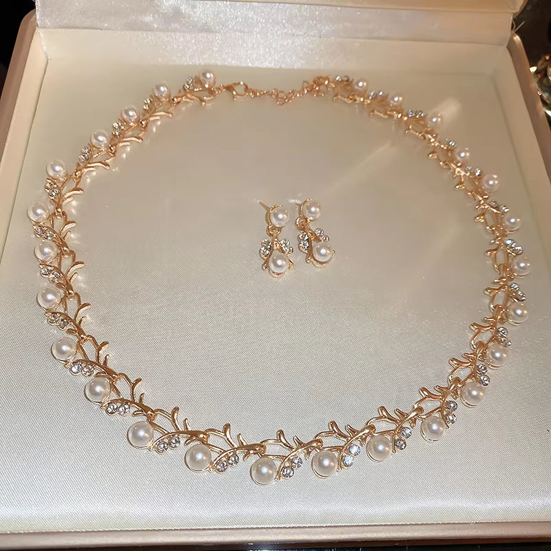 Rhinestone and Pearl Rectangular Earrings and Necklace Set - Vintage Choker Jewelry for Weddings - Light Luxury Accessory (3 Pieces)