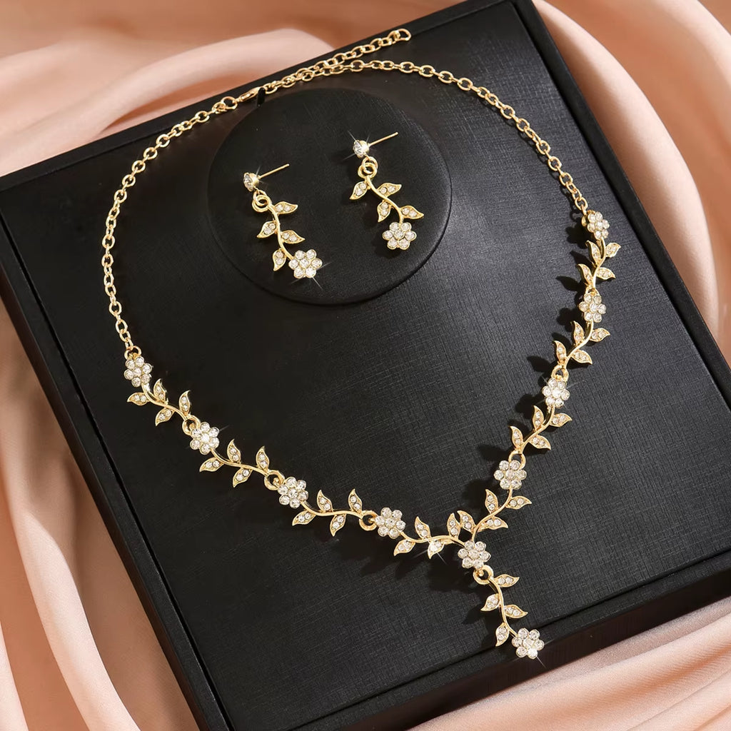 3-Piece Women's Fashion Floral Necklace and Earring Jewelry Set Ideal for Weddings, Parties, and Festival Gifts